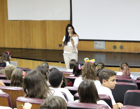 Encontro com a escritora Regiane Rossi Hilkner.