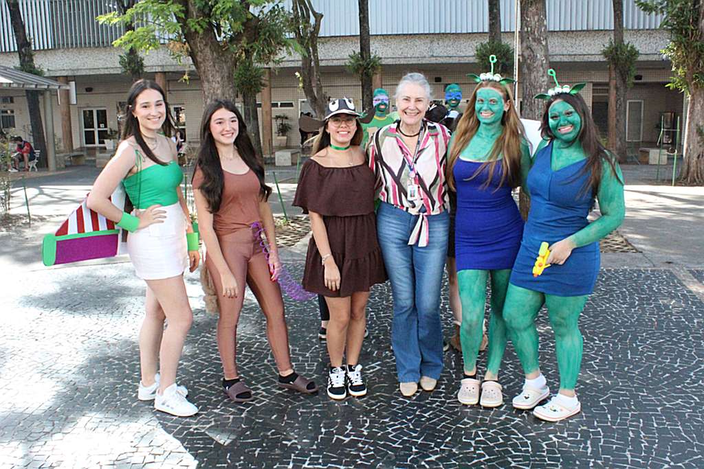 EM-trote-personagens-ensino-medio (11)