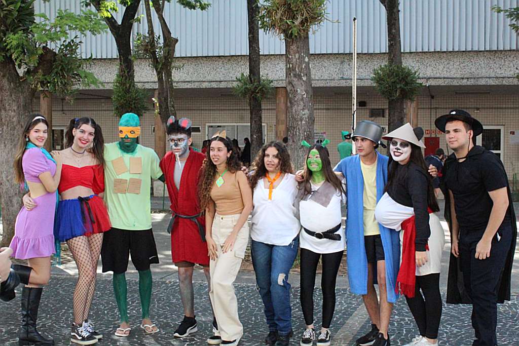 EM-trote-personagens-ensino-medio (15)