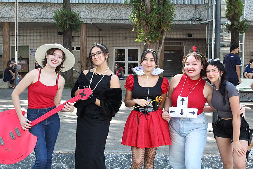 EM-trote-personagens-ensino-medio (26)